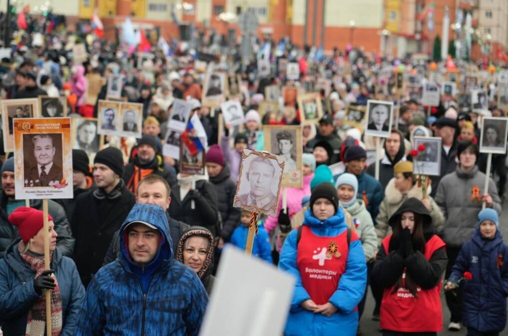     47 тысяч портретов в строю: красноярцы прошли в «Бессмертном полку»