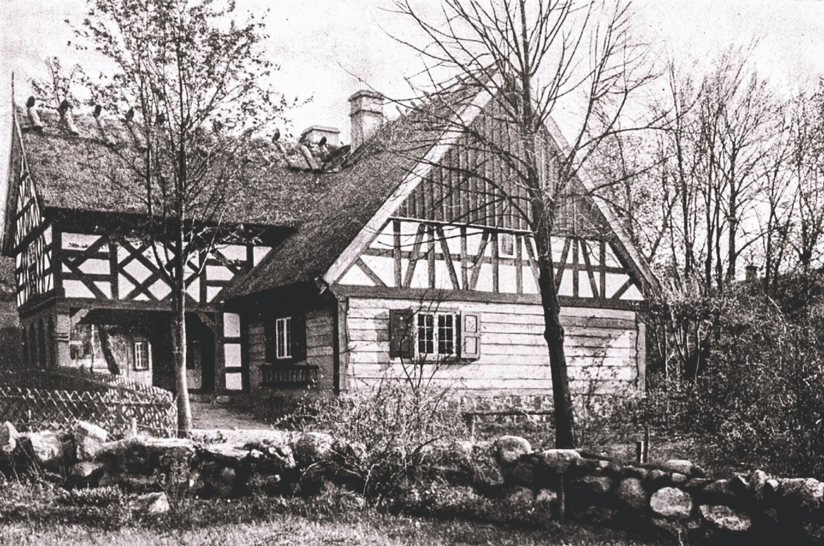 Характерный стиль сельского дома представлен в архитектуре краеведческого музея.Кенигсберг.