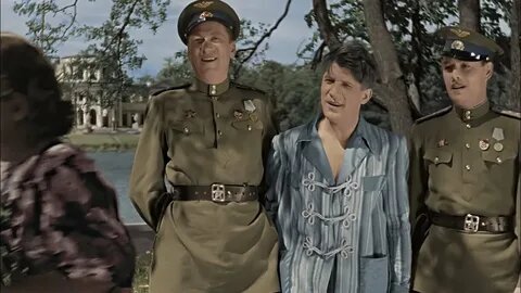 ❝Потому, потому, что мы пилоты,
Небо наш, небо наш родимый дом.
Первым делом, первым делом самолеты.
— Ну а девушки? — А девушки потом! ❞ Фото: YouTube