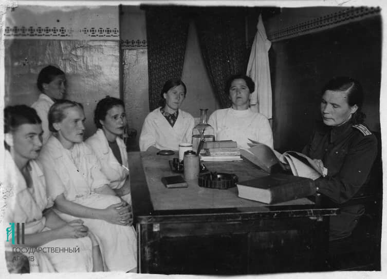 На политинформации в эвакогоспитале №3951 Фото: Государственный архив Пермского края