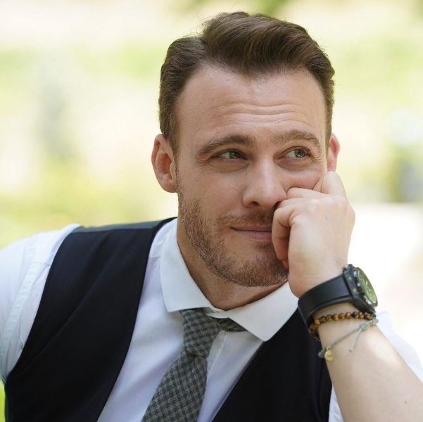 Серкан Болат «Постучись в мою дверь»