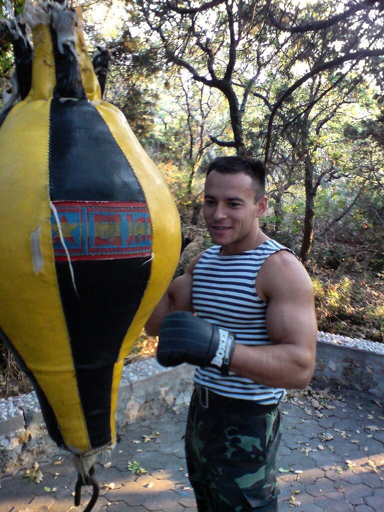 На фото мой папа. Он не знаменитый профессиональный чемпион, но для меня самый настоящий авторитет по жизни. 