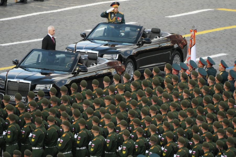    Главнокомандующий сухопутными войсками РФ генерал Олег Салюков и министр обороны РФ Андрей Белоусов / Источник: © Алексей Майшев/РИА Новости