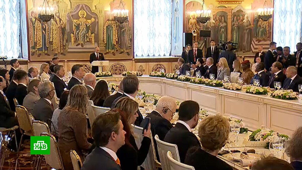    Путин поблагодарил зарубежных коллег за решение посетить Москву