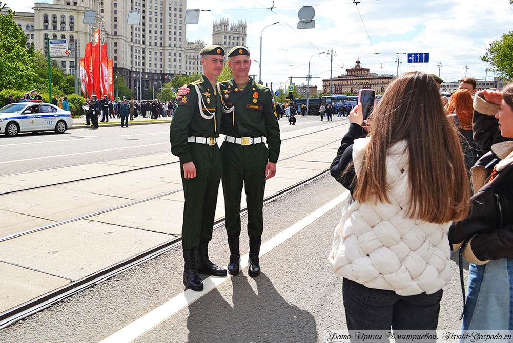 Курсанты после Парада Победы в Москве 9 мая 2025 года.