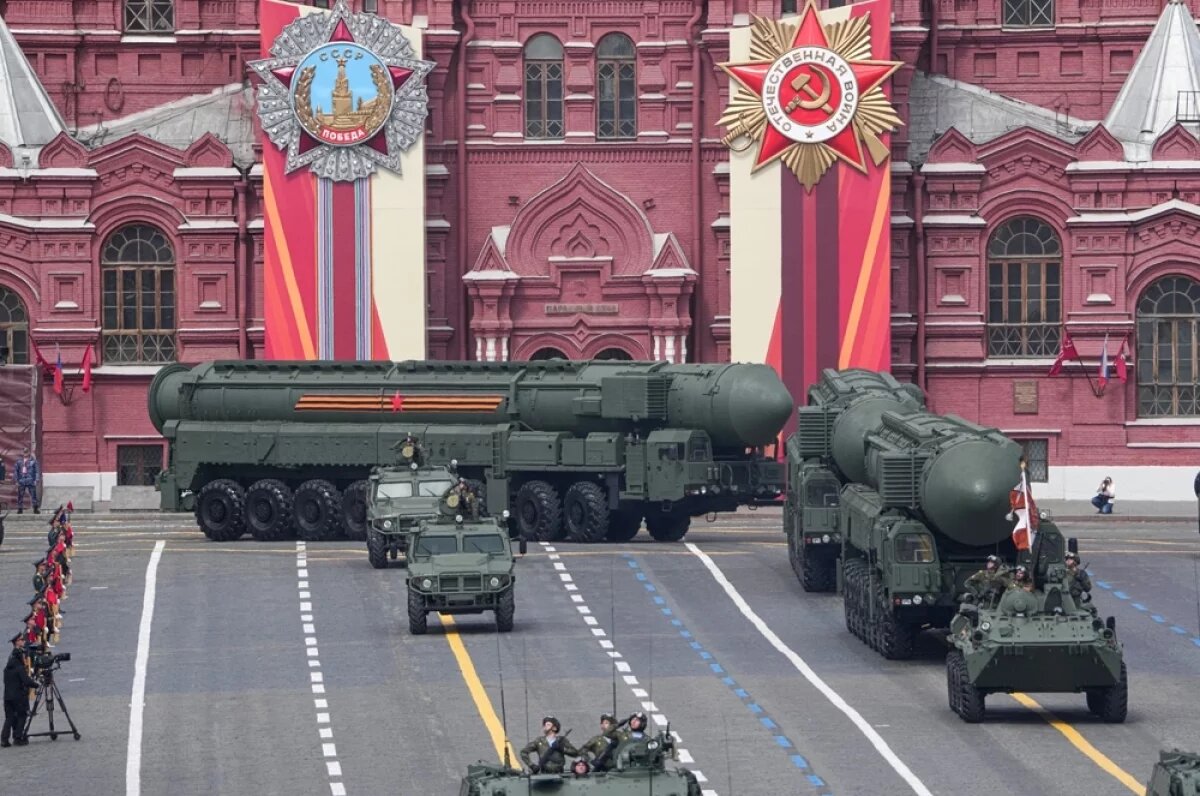    Автономные пусковые установки ПГРК «Ярс» на Красной площади в Москве на военном параде, посвященном 80-летию Победы в Великой Отечественной войне.