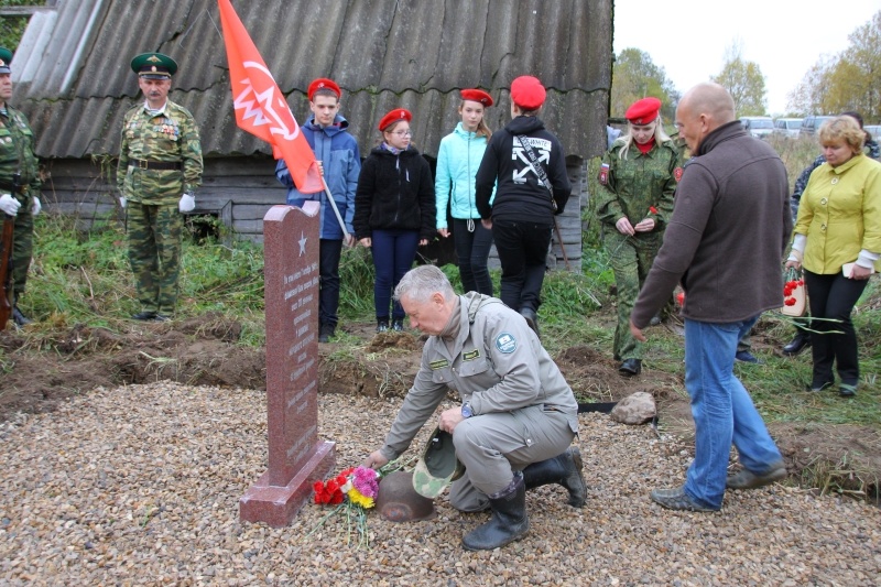 Установка памятника московским ополченцам, которые приняли на себя мощный удар немцев на Калужской земле