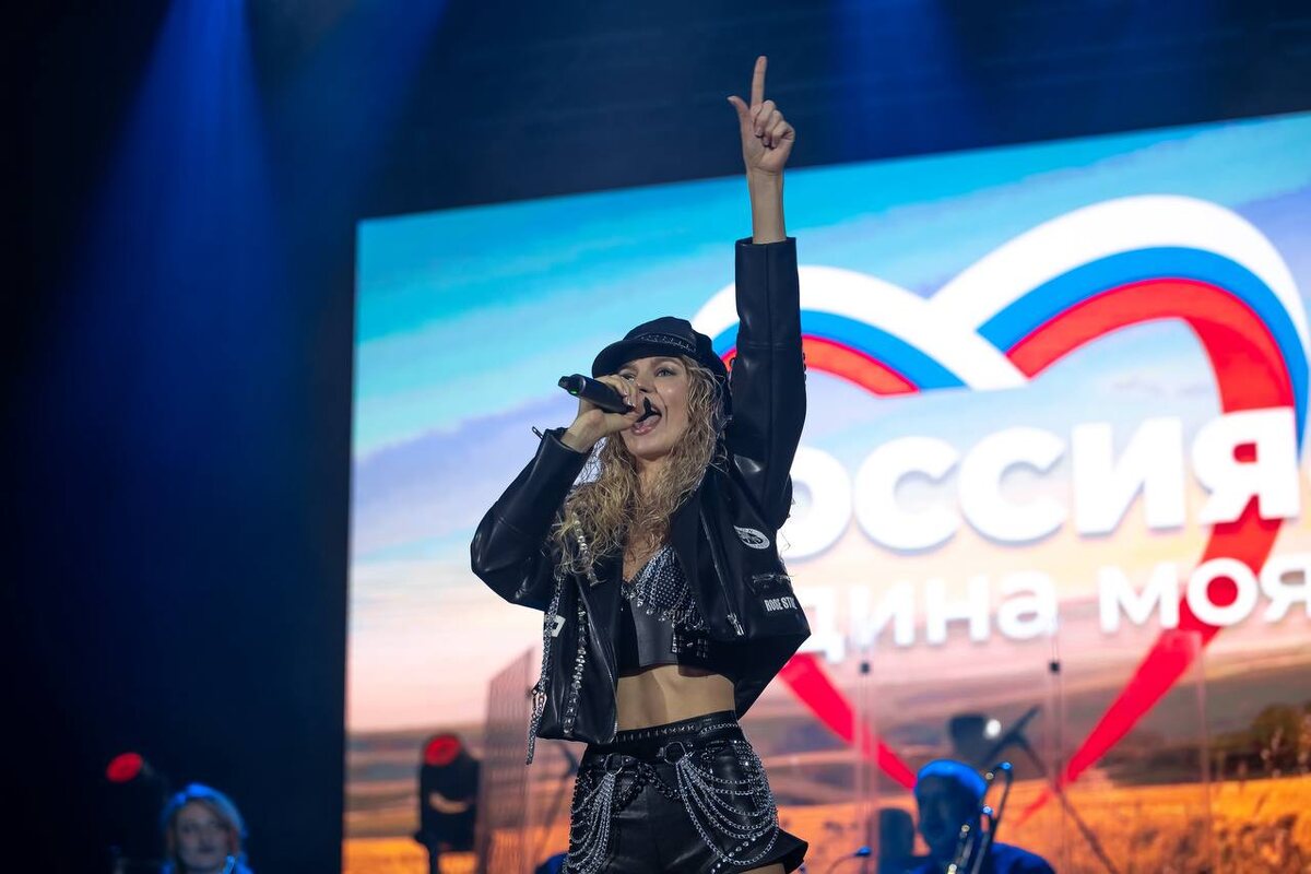 Певица Akvatoriya, спела песню Родина (гр. Алиса. К.Кинчев кавер на песню Родина)