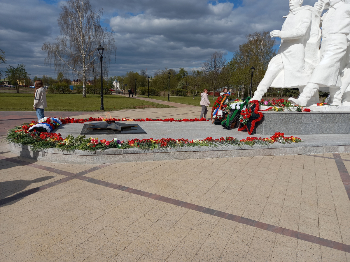 Все фотографии к публикации сделаны автором сегодня 09.05.2025. Вечный огонь.