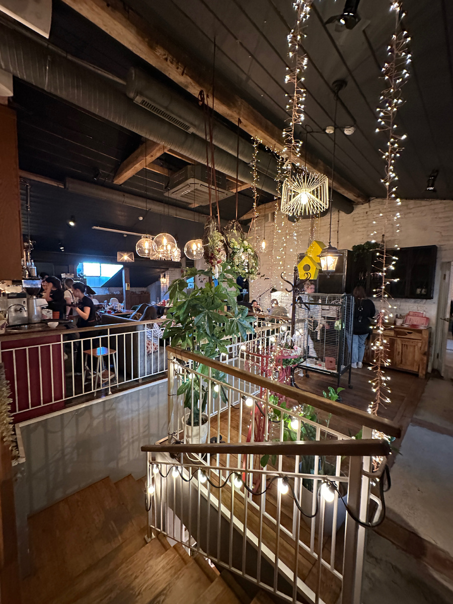 Вход на второй этаж ресторана