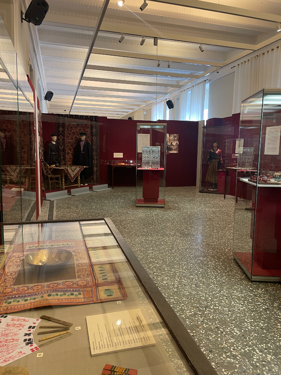 Выставка связывает поколения. Я советую прийти на нее со своими родителями или детьми, чтобы обменяться воспоминаниями