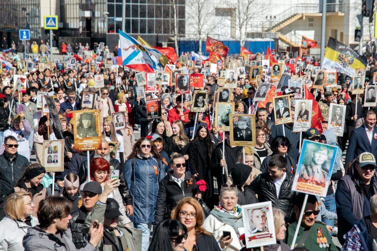    Более 80 тысяч сургутян приняли участие в шествии «Бессмертного полка»