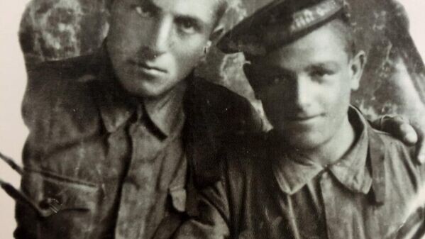 Ветеран ВОВ Нерсес Симонян (слева) © Photo:provided by Yelena Shuvayeva-Petrosyan