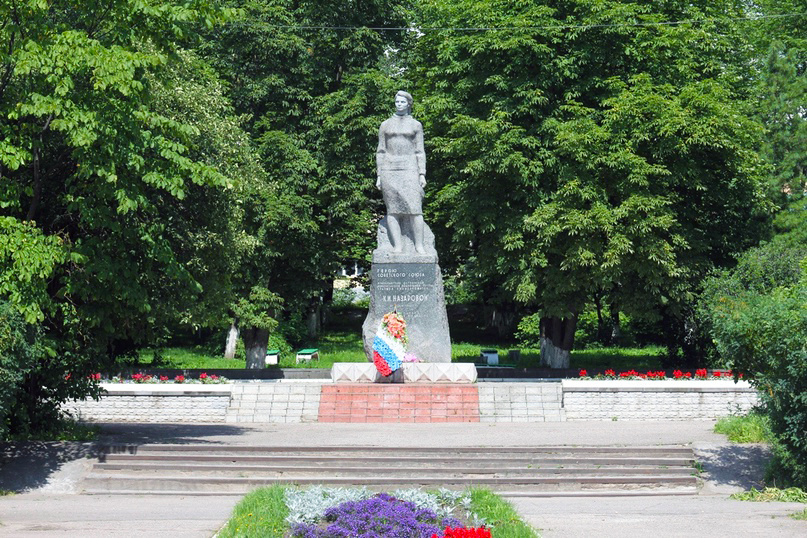 Памятник Клавдии Назаровой. Источник фото: Яндекс-картинки 