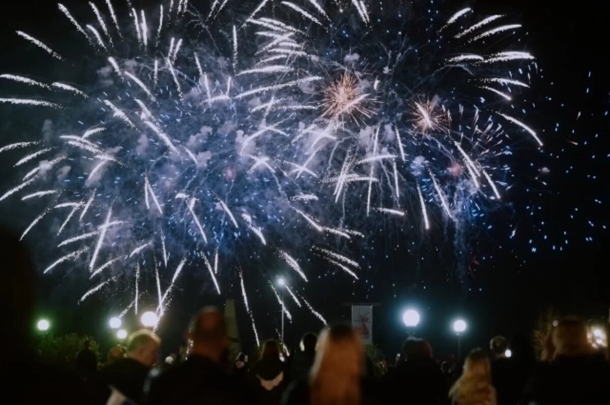    Фоторепортаж: праздничный салют завершил День Победы в Томске