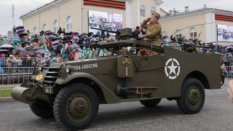 Шествие исторической военной техники.📷Фото: Марина Молдавская / Коммерсантъ