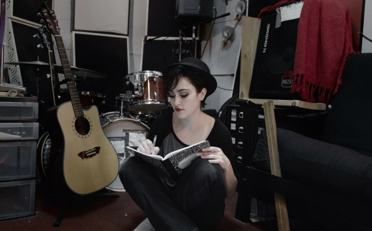 Джэми Олд в роли Мадонны