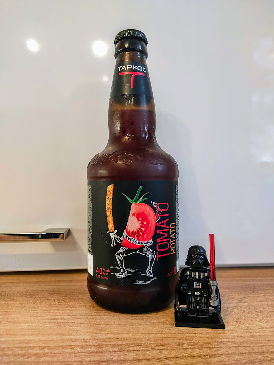 Четвертинка томата с саблей из кортошки фри. Богатая фантазия у художника)))