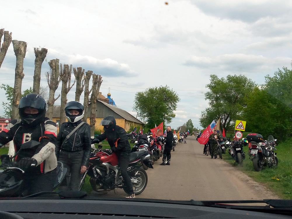 (с) "В один день"