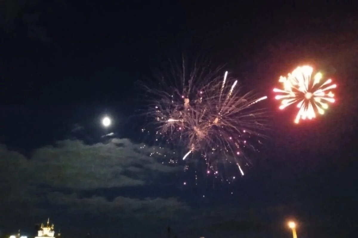    Опубликовано видео салюта в Твери в честь 80-летия Победы