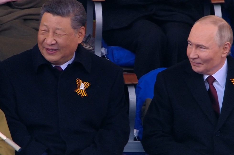 Си Цзиньпин и Владимир Путин на параде 9 мая 2025 года. Фото из открытых источников.
