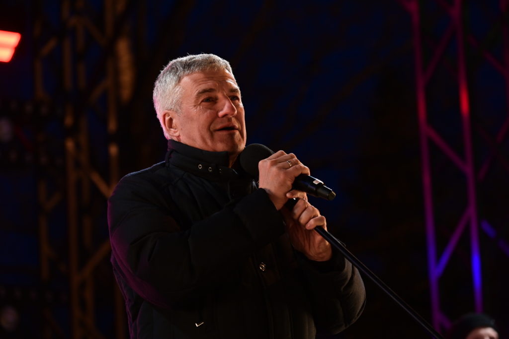    Глава Карелии Артур Парфенчиков на концерте в честь Дня Победы в Петрозаводске. Фото: «Республика»/ Сергей Юдин