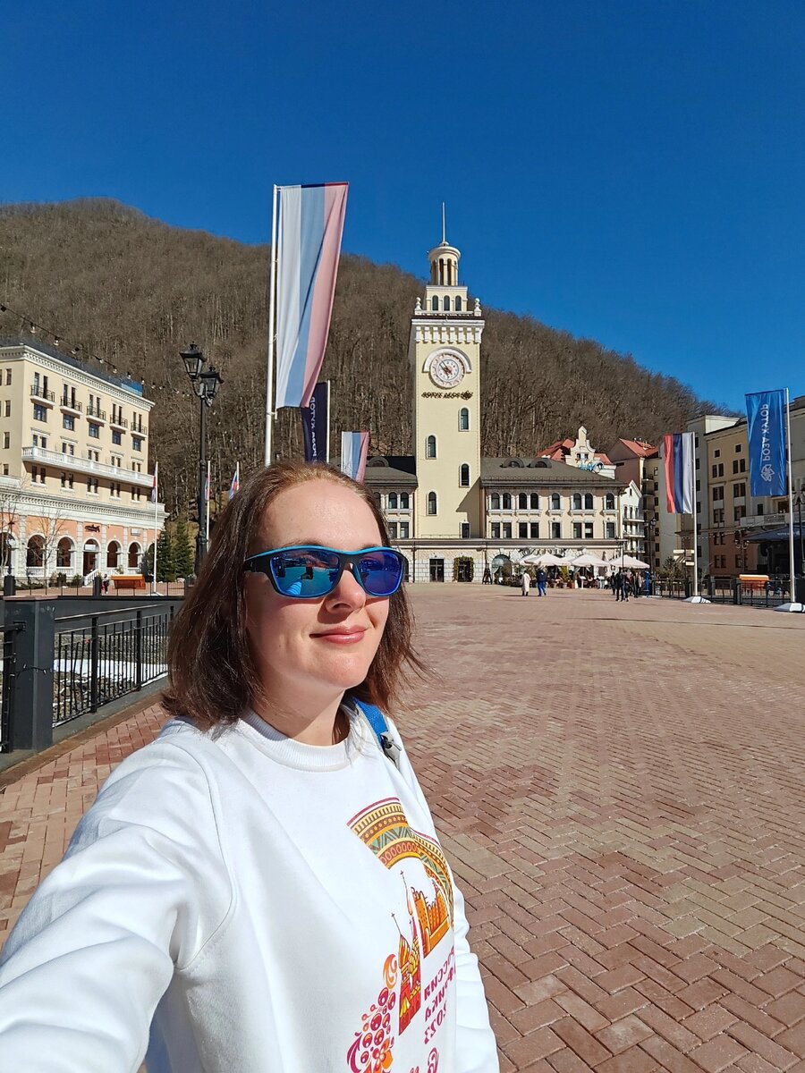 На центральной площади Розы Хутор 