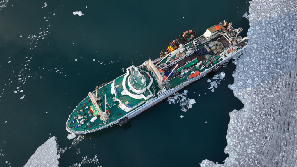 Супертраулер "Георгий Мещеряков" способен обрабатывать до 600 тонн рыбы в сутки / Фото: управление информационной политики администрации губернатора Камчатского края  📷
