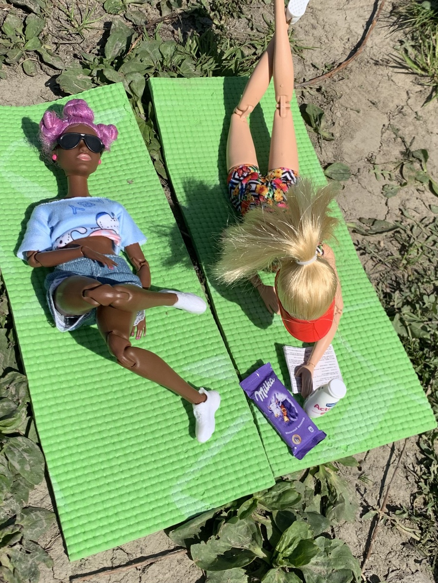 Каждая сразу занялась своим делом 😆