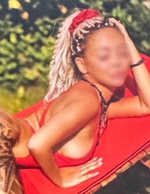 Софа отнимала хлеб у простых таек из Исана, которые берут по 200 батов в час. 