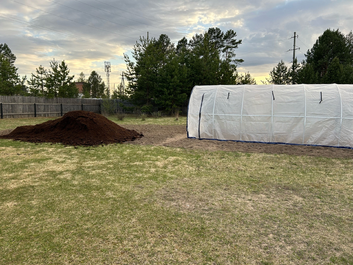 Земля и теплица