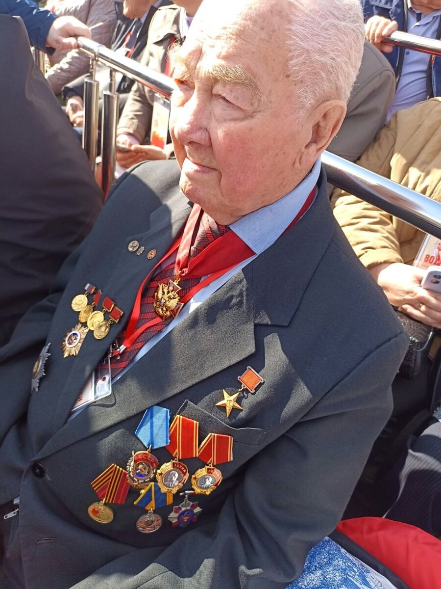    Геннадий Сакович на параде Победы в Москве, 9 мая 2025. Источник: t.me/aksp_ru