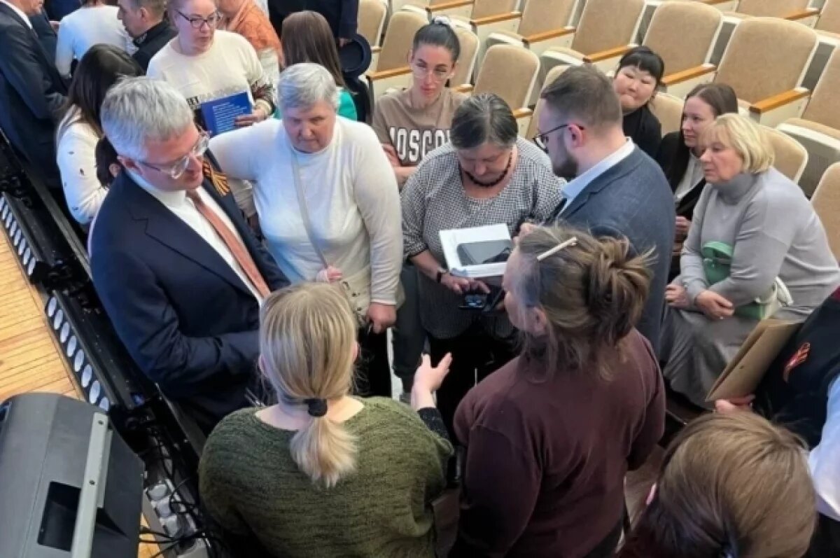    Отчет Солодова перерос в прием жителей Вилючинска по личным вопросам