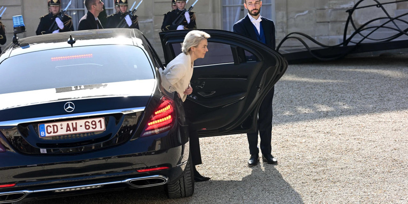 Урсула прибывает.  фото: картинки яндекс.