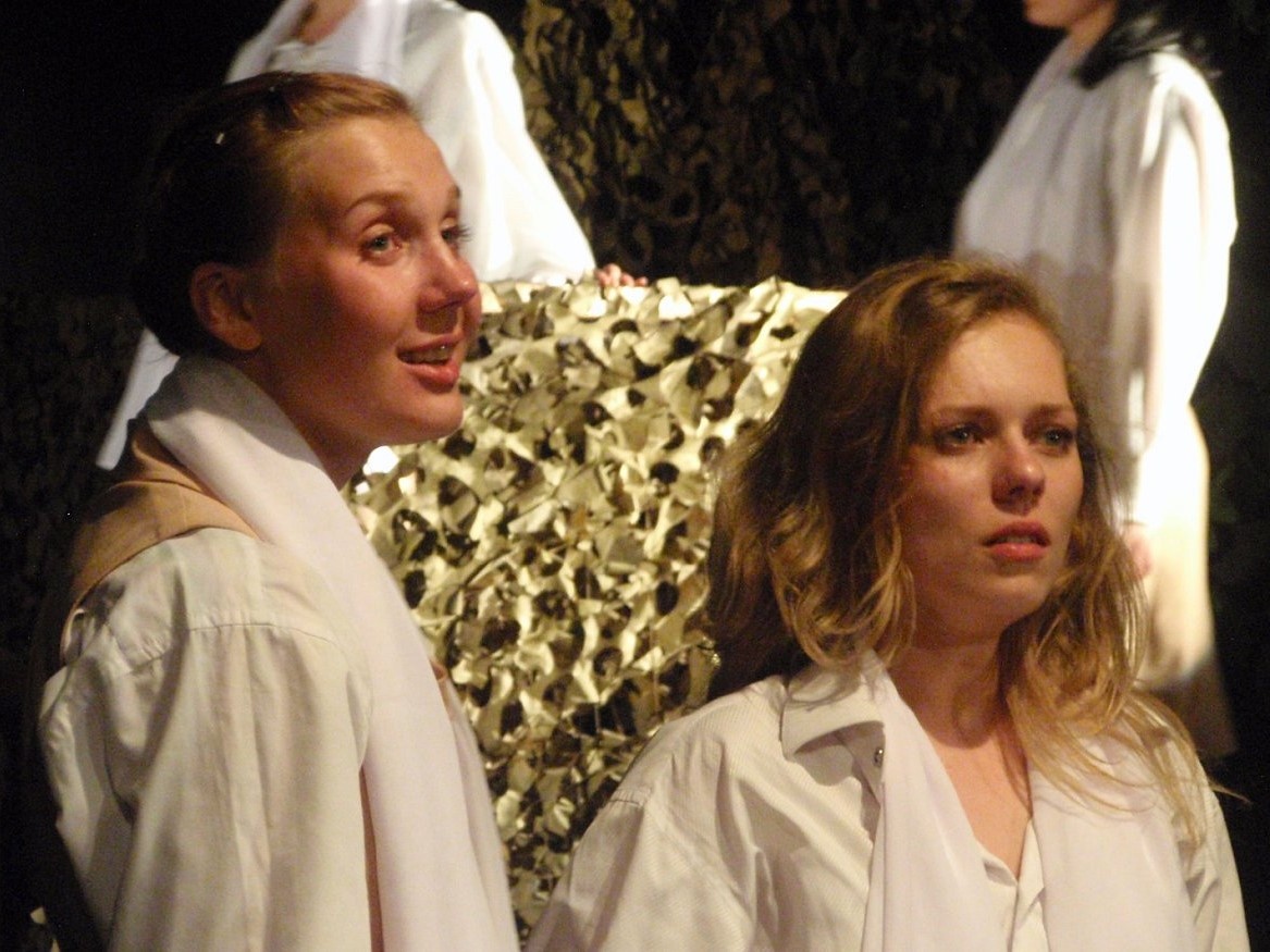 Спектакль МХТ в роли Осяниной - К.Ивановская, в роли Комельковой - Е.Соловьёва