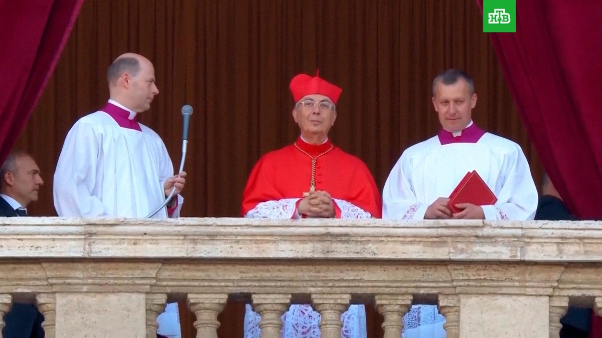    Папой римским стал американский кардинал Роберт Прево