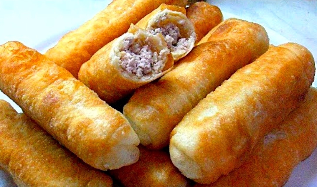 Пряженые (жареные) пирожки с мясом.