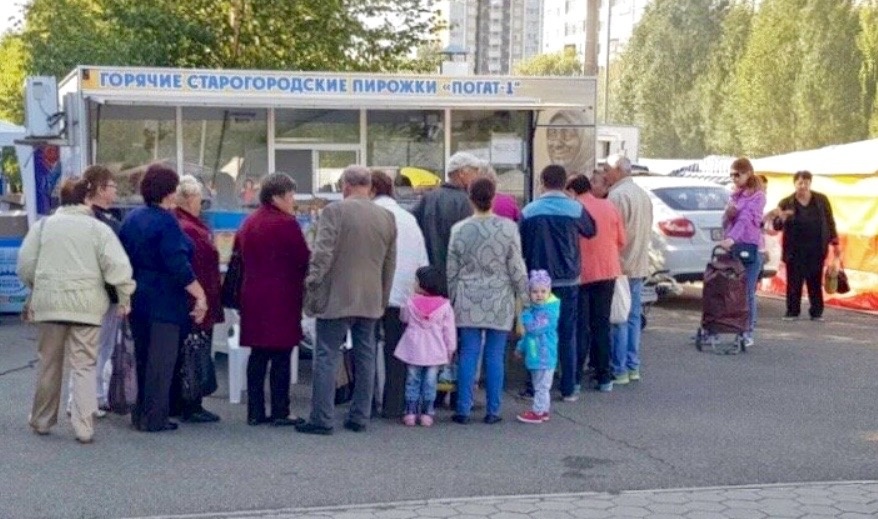 Очередь за орскими Старогородскими пирожками.