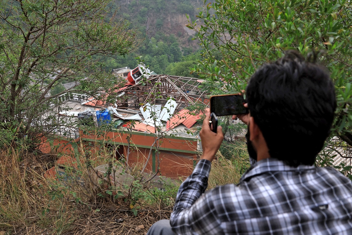    REUTERS