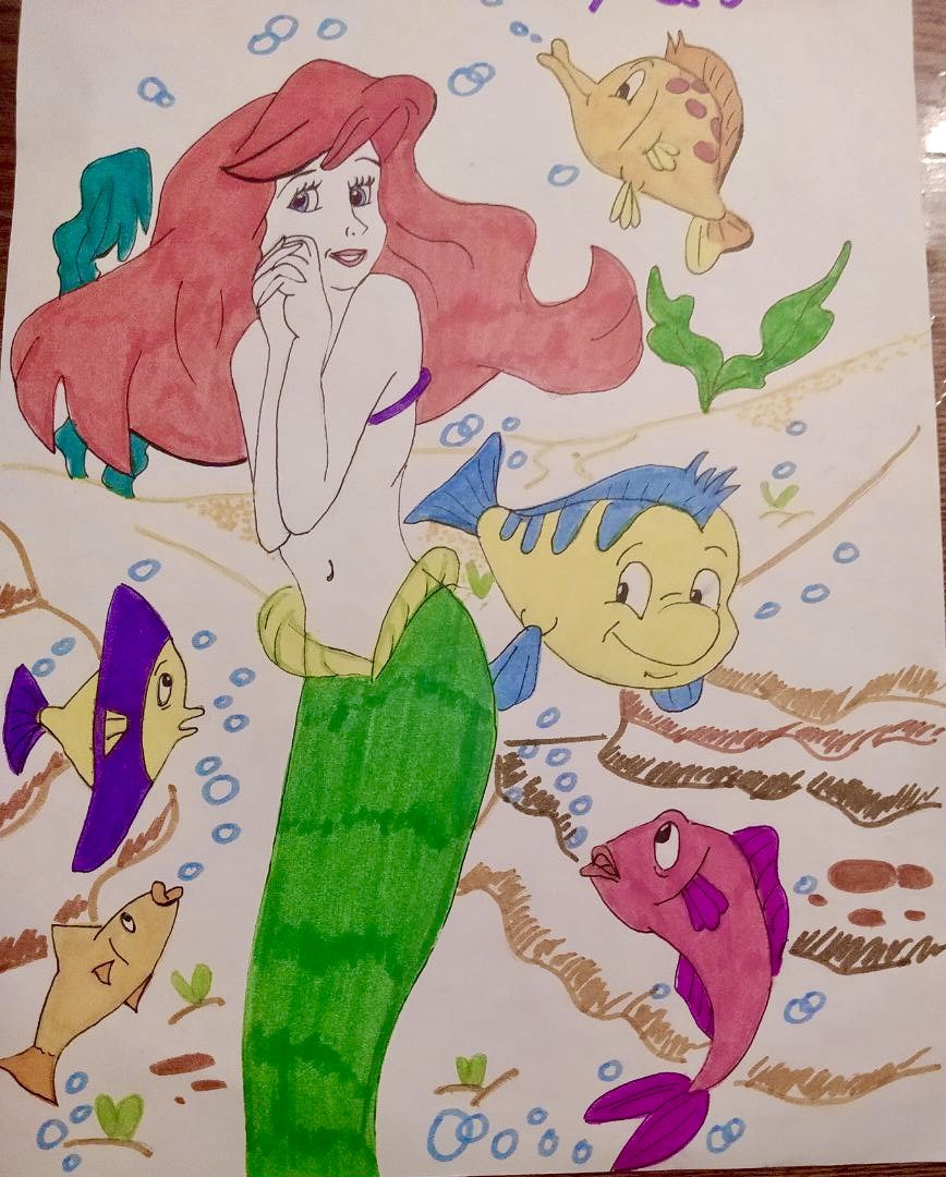 Так я рисовала в 6 лет. Обожала мультфильм Русалочка:)