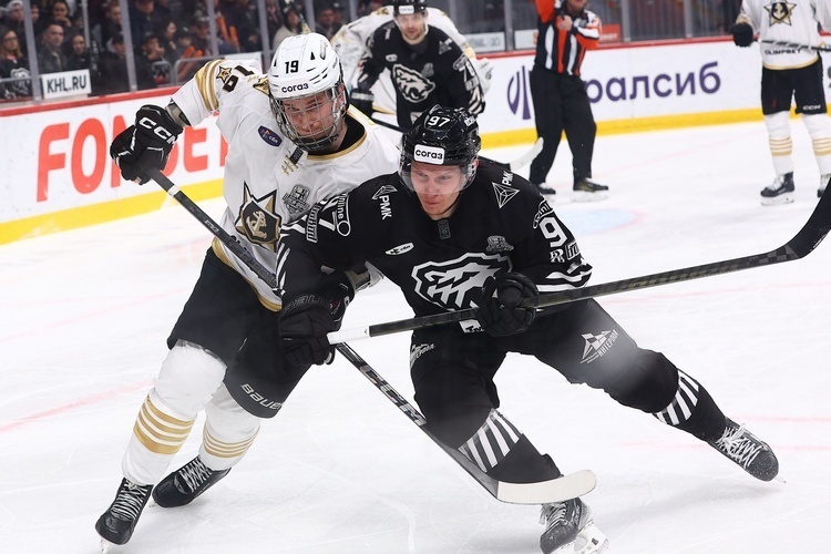    Александр Шепелев (слева) и Василий Глотов / фото: hcadmiral.pro