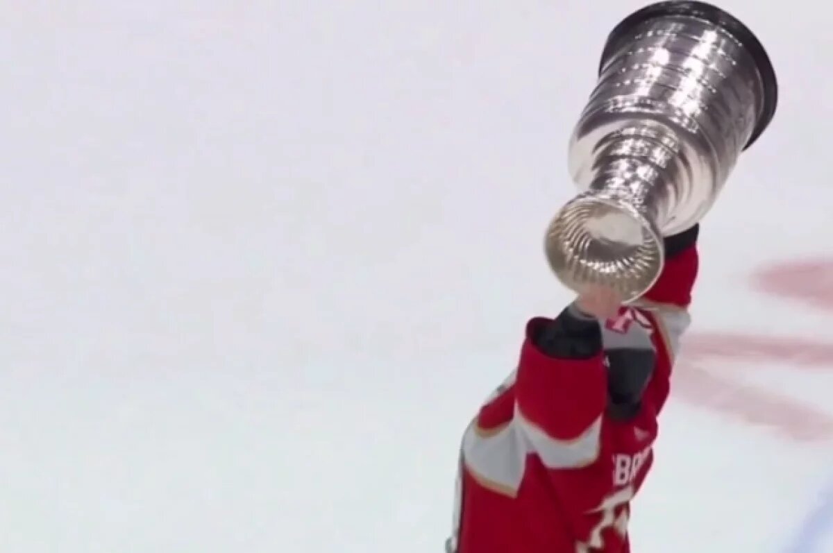    Бобровский стал вторым вратарем из РФ, одержавшим 50 побед в плей-офф НХЛ