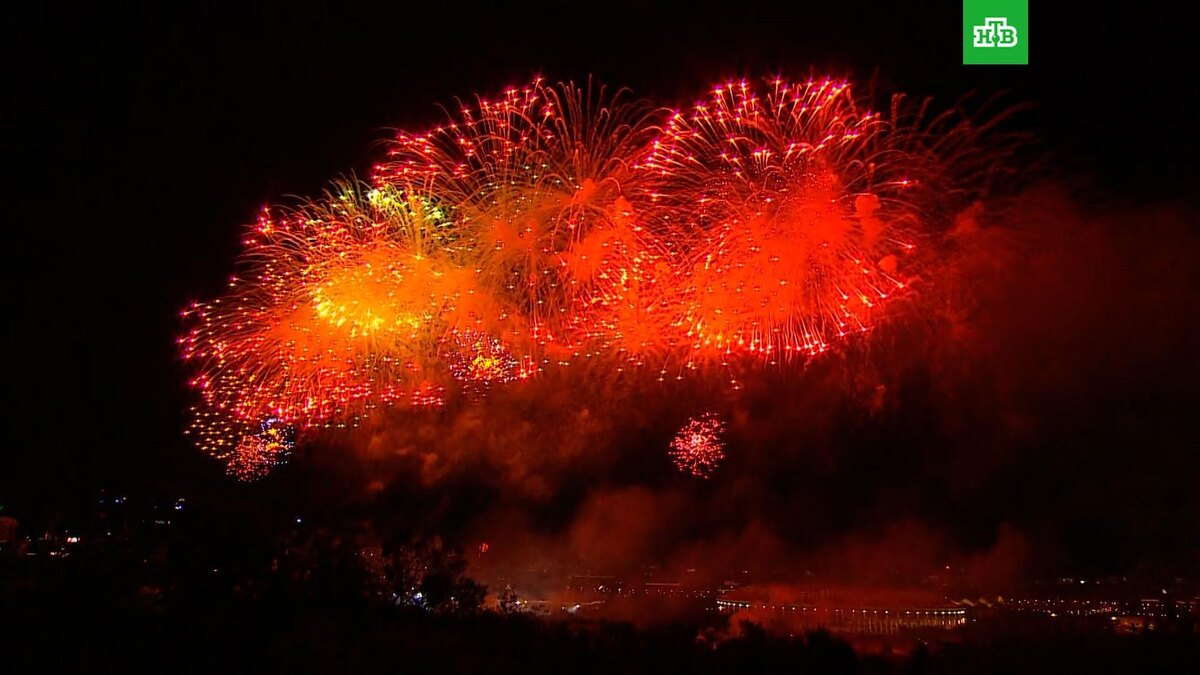    В Москве прогремели залпы салюта в честь Дня Победы