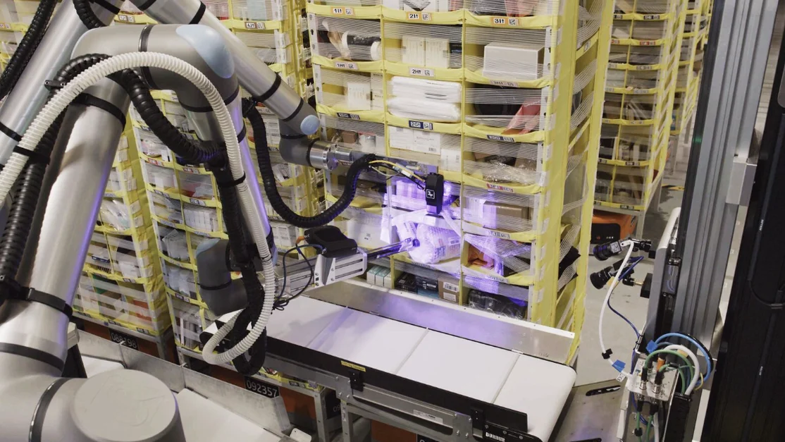 Amazon показала робота с умением «ощущать»: он сам упаковывает посылки и чувствует предметы Источник: Amazon
