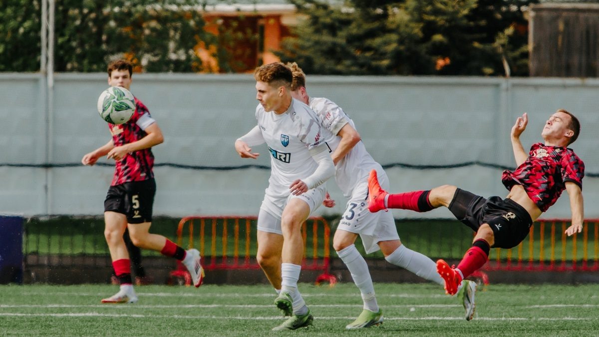    Пока наша молодёжка не может похвастаться стабильностью в игре