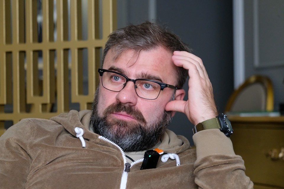    Михаил Пореченков сыграл лётчика в спектакле о войне Артем КИЛЬКИН