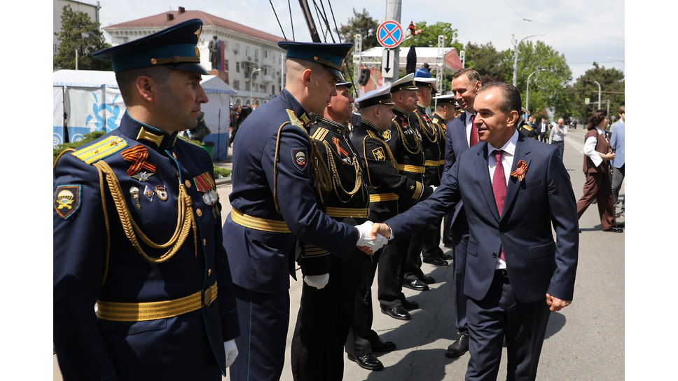 Участников парада в Новороссийске приветствовал губернатор Краснодарского края Вениамин Кондратьев.📷Фото: Пресс-служба администрации Краснодарского края