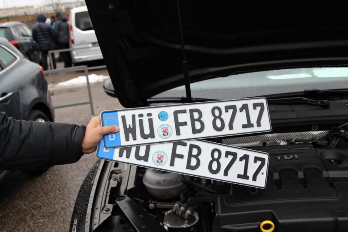 С уходом ряда автопроизводителей из России ввоз подержанных автомобилей из-за рубежа снова стал актуальным. За последние три года появилось множество логистических маршрутов, каждый из которых имеет свои особенности. 
