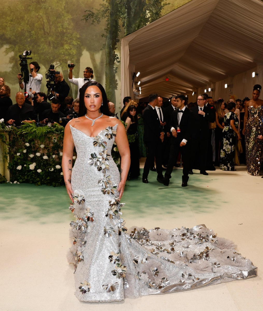    Деми Ловато