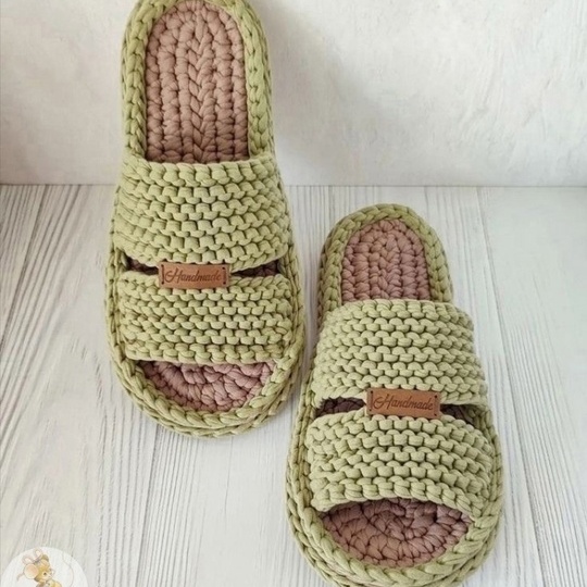 Вязаные тапочки сами